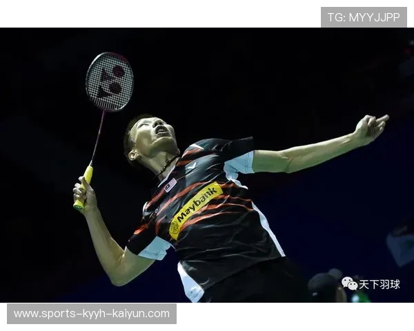 羽毛球起跳杀球图片